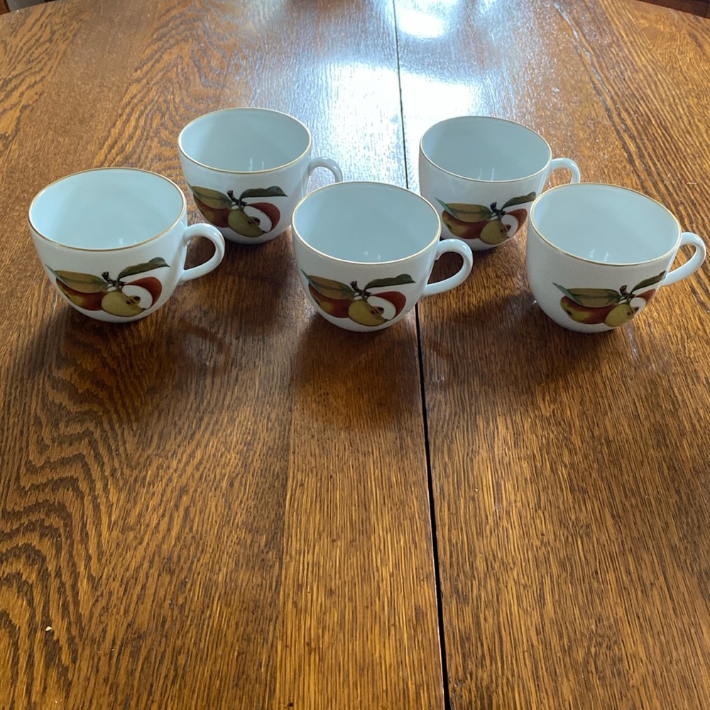 Royal Worcester Fine Porcelain Evesham pattern 5 flat cups Made in England